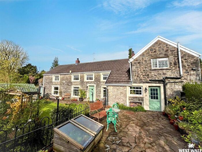 4 Bedroom Detached House For Sale In Pontantwn, Kidwelly, SA17