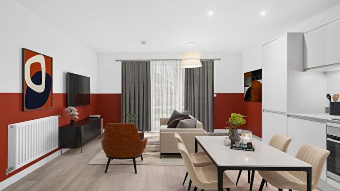 3 Bedroom Flat For Sale In St Albans Rd, Watford, WD25