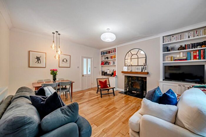 2 Bedroom Flat For Sale In Cintra Park, Crystal Palace, London, SE19