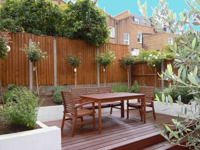 2 Bedroom Flat To Rent In Wakehurst Road, London, SW11