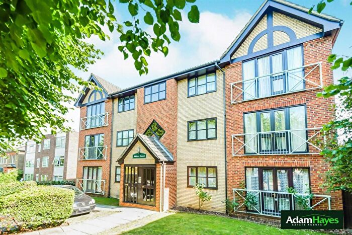 2 Bedroom Apartment To Rent In Friern Park, North Finchley, N12