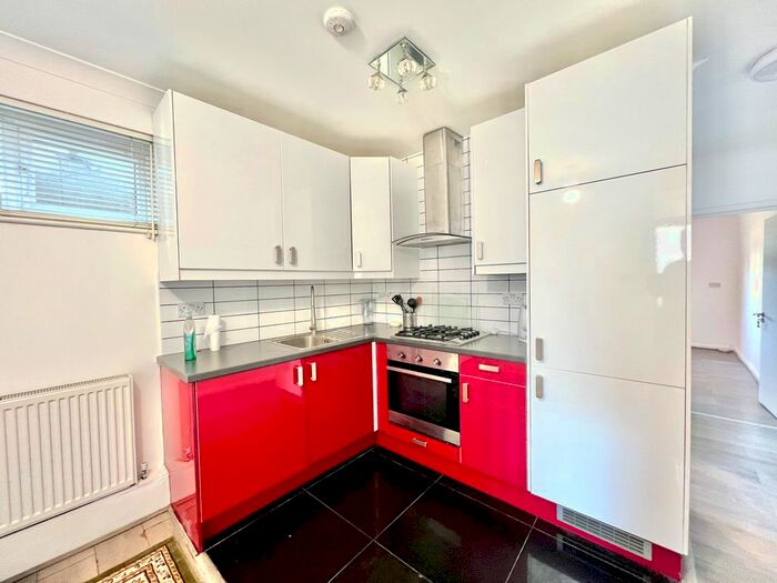 2 Bedroom Flat To Rent In Great North Road, Barnet, EN5