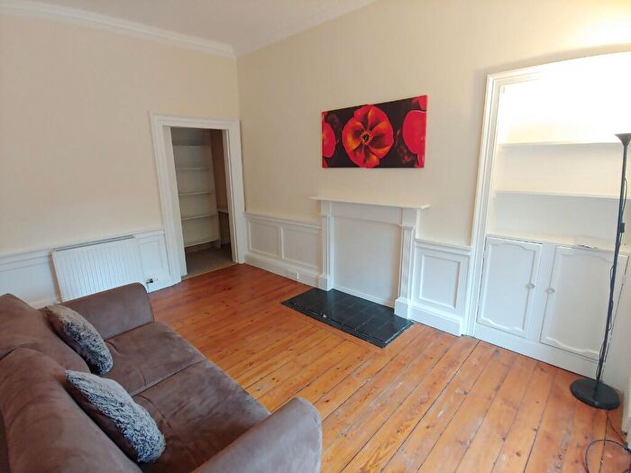 3 Bedroom Flat To Rent In St Patrick Street, Edinburgh, EH8