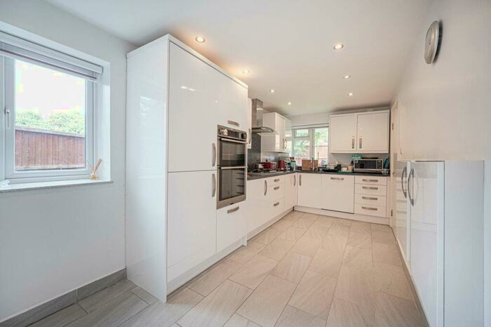 4 Bedroom Semi-Detached House To Rent In Sellwood Drive, Chipping Barnet, Barnet, EN5