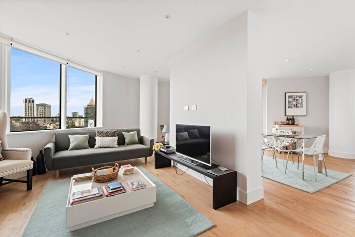 2 Bedroom Flat To Rent In Lombard Wharf, Lombard Road, SW11