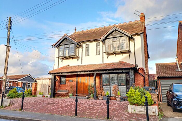 4 Bedroom Detached House For Sale In Waarden Road, Canvey Island, SS8