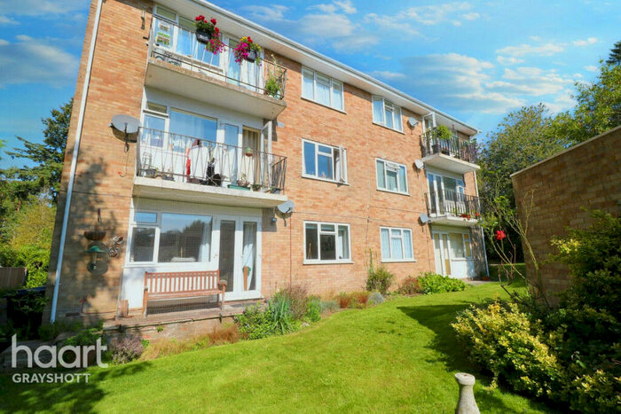2 Bedroom Apartment For Sale In Heather Way, Hindhead, GU26