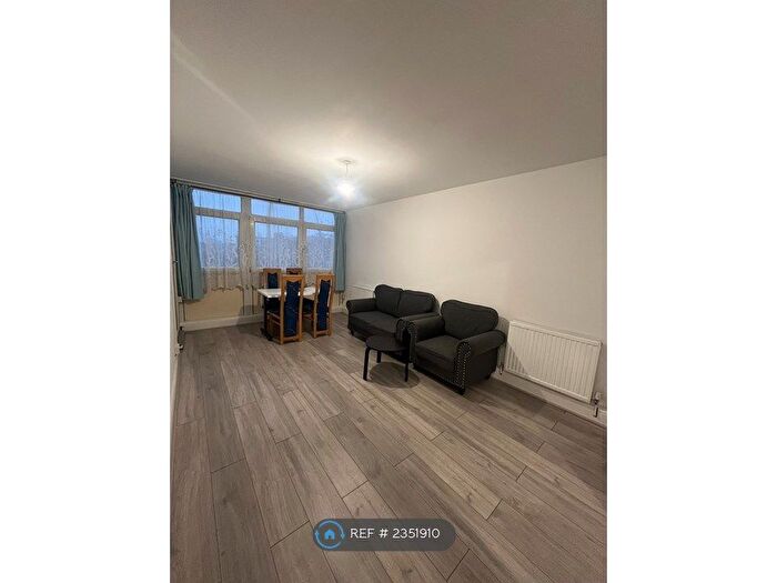 2 Bedroom Flat To Rent In Calcraft House, London, E2