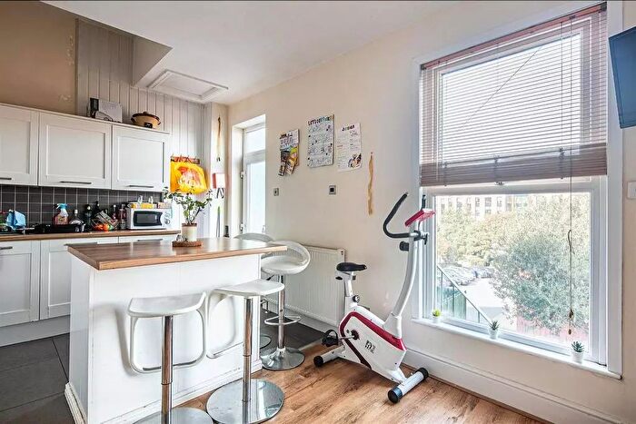 4 Bedroom Semi-Detached House To Rent In A Cemetery Road, Sheffield, S11