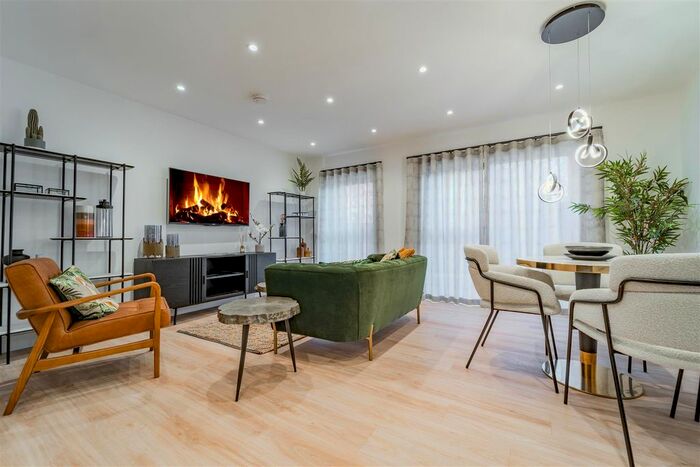 2 Bedroom Flat To Rent In Stratford Road, Shirley, Solihull, B90