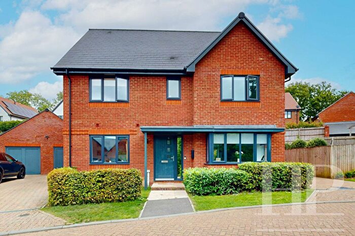 4 Bedroom Detached House For Sale In Buckingham Gate, Handcross, RH17