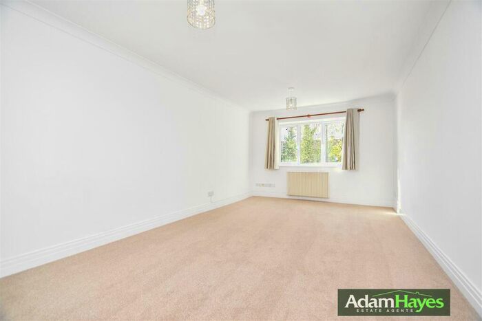 2 Bedroom Apartment To Rent In Friern Park, North Finchley, N12