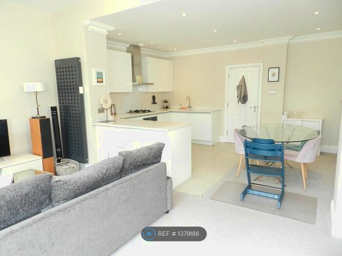 2 Bedroom Flat To Rent In Amyand Park Road, Twickenham, TW1