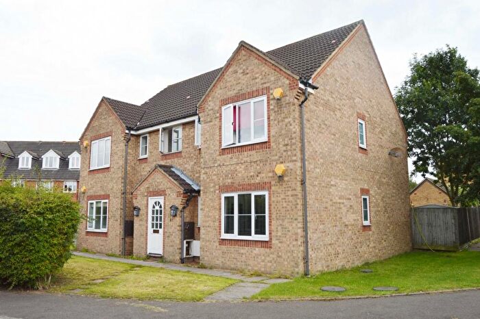 2 Bedroom Flat To Rent In Messant Close, Harold Wood, RM3