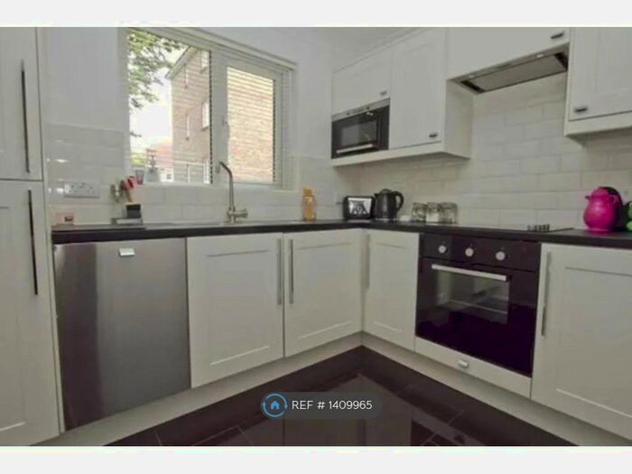 2 Bedroom Flat To Rent In Granville Place, London, HA5