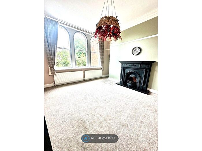 3 Bedroom Flat To Rent In Hill Carr, Altrincham, WA14