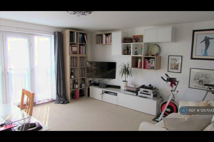 2 Bedroom Flat To Rent In Wolverton, Milton Keynes, MK12