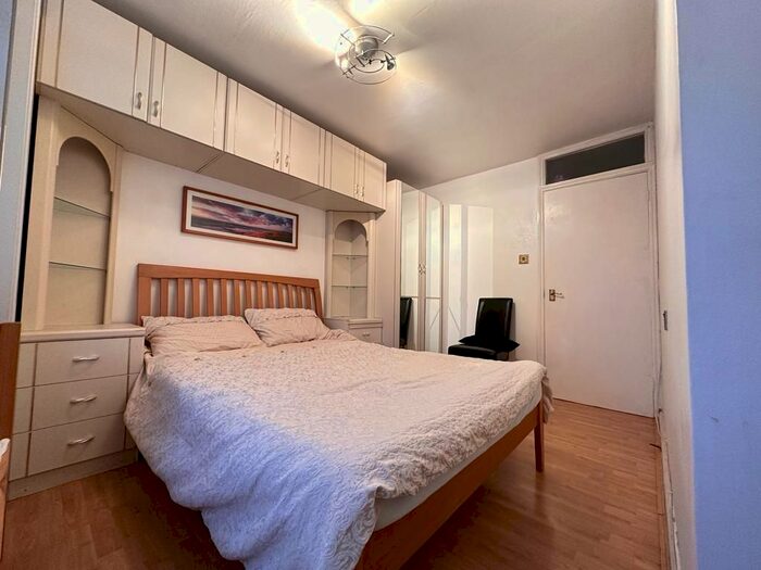 1 Bedroom Flat To Rent In Enfield Close, Uxbridge, Greater London, UB8