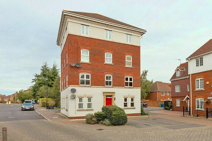 2 Bedroom Flat To Rent In Emerald Crescent, Sittingbourne, Kent ME10