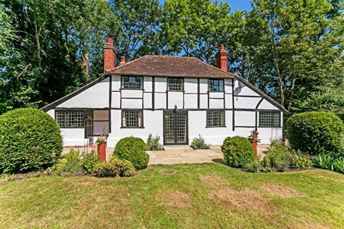 5 Bedroom Detached House For Sale In The Straight Mile, Shurlock Row, RG10