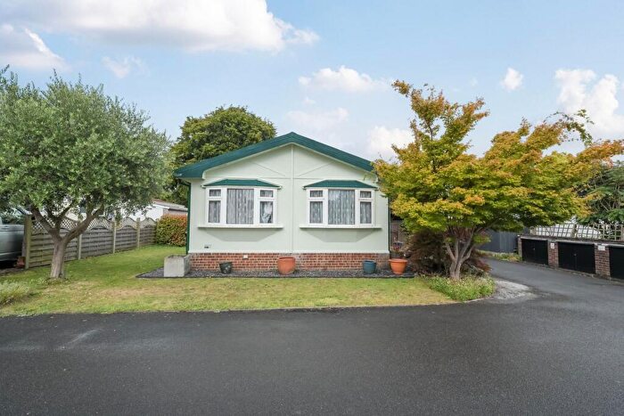 2 Bedroom Park Home For Sale In Whitfield Close, Warminster, BA12