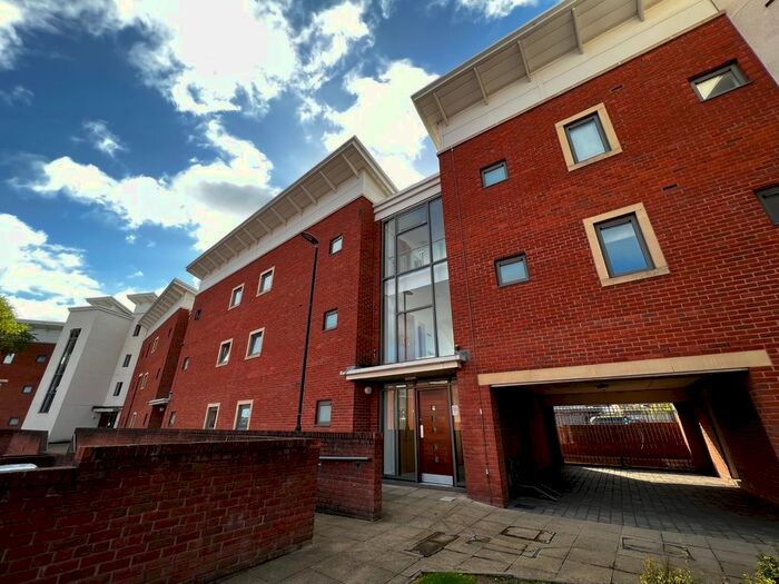 2 Bedroom Flat To Rent In Albion Street, Horseley Fields, Wolverhampton, WV1