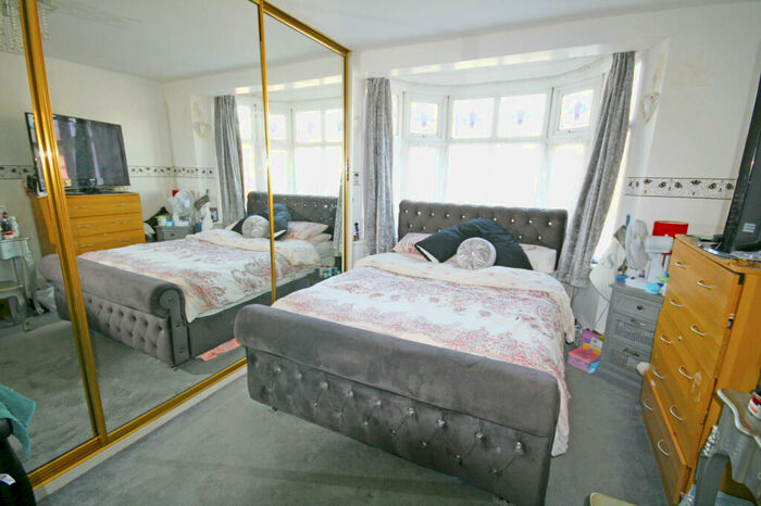3 Bedroom End Of Terrace House For Sale In Fairfield Road, Ilford, IG1