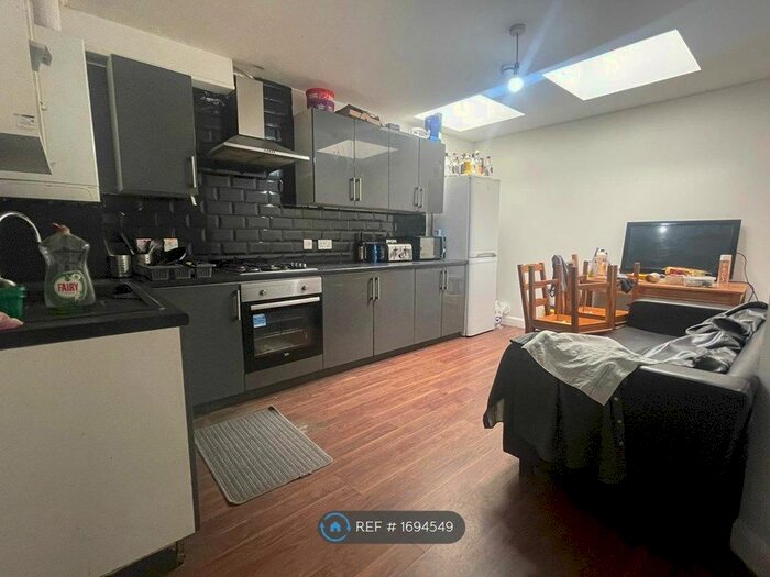 3 Bedroom Flat To Rent In London, London, E14