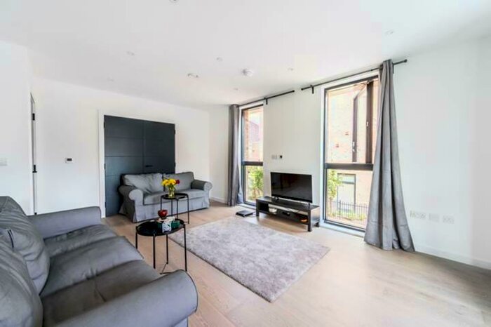 3 Bedroom Apartment To Rent In Kilburn Park Road, London, NW6