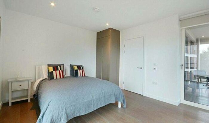 1 Bedroom Flat To Rent In Sayer Street, Elephant And Castle, London, SE17