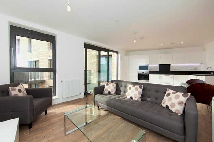 2 Bedroom Flat To Rent In Kingfisher Heights, Waterside Park, Royal Docks, E16
