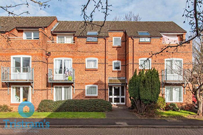 2 Bedroom Flat For Sale In Tonnelier Road, Nottingham, NG7