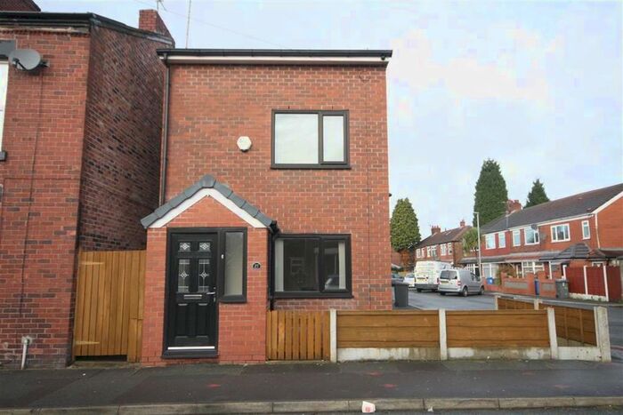 3 Bedroom Detached House To Rent In High Street, Droylsden, Manchester M43