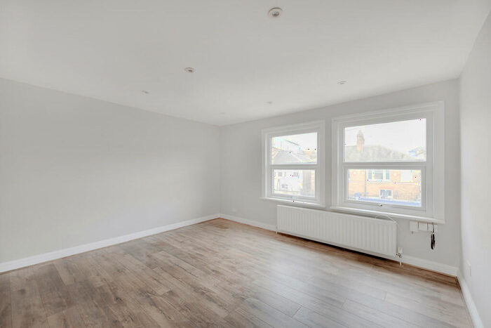 1 Bedroom Apartment To Rent In Northcote Road, London, SW11