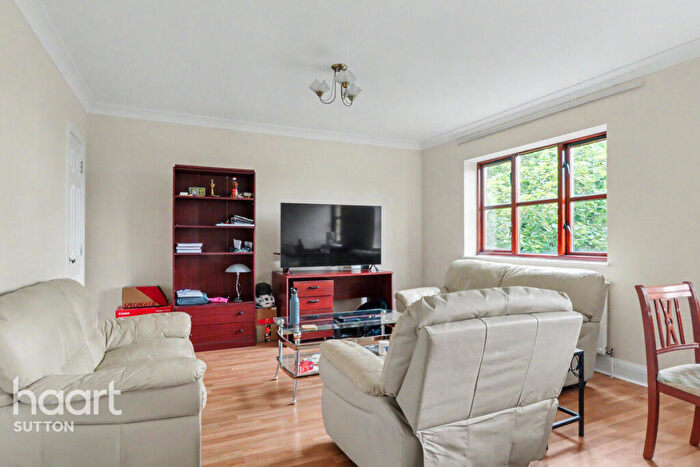 2 Bedroom Flat For Sale In Thicket Road, Sutton, SM1