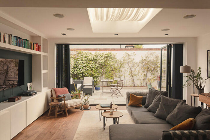 2 Bedroom Flat For Sale In Adys Road, Peckham Rye, London, SE15