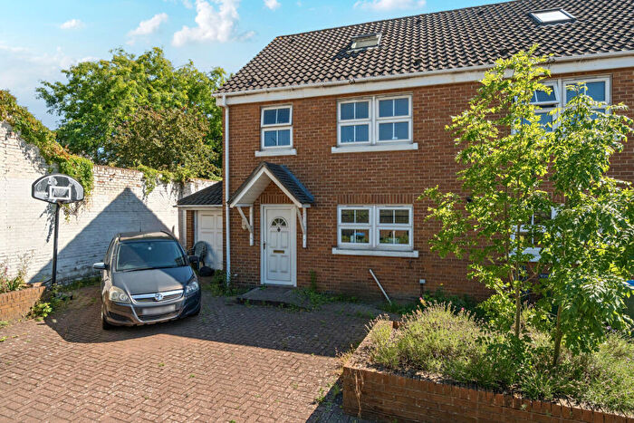 4 Bedroom Semi Detached House For Sale In Felltram Mews, London, SE7