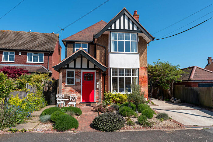 4 Bedroom Detached House For Sale In Foxgrove Gardens, Felixstowe, IP11