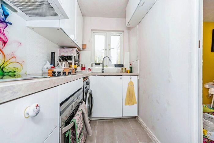 1 Bedroom End Of Terrace House For Sale In Banner Close, Purfleet, RM19