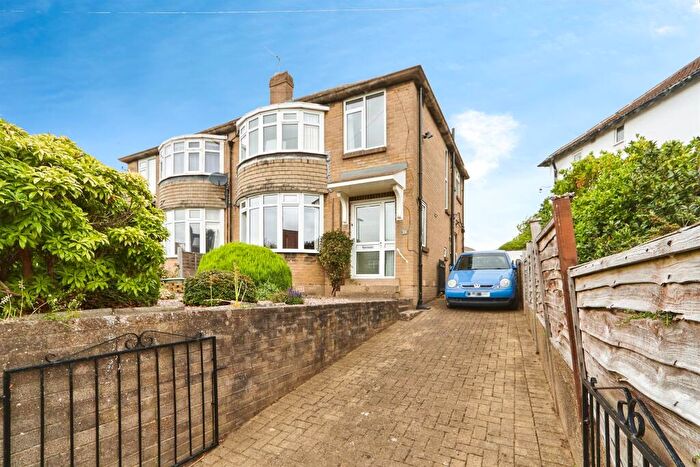 3 Bedroom Semi Detached House For Sale In Carr Manor Parade, Leeds, LS17