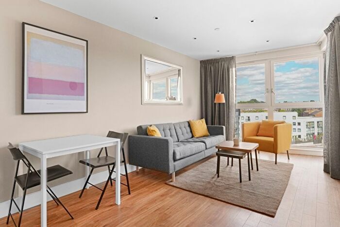 1 Bedroom Flat To Rent In Queensland Road, Islington, N7