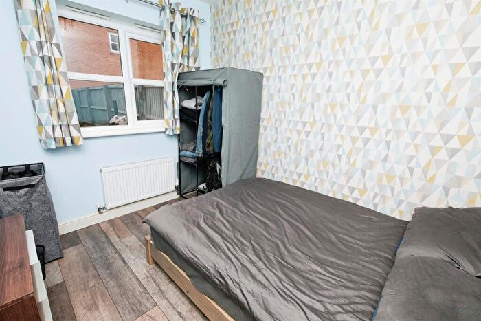 3 Bedroom Terraced House For Sale In Cape Court, Derby, DE24