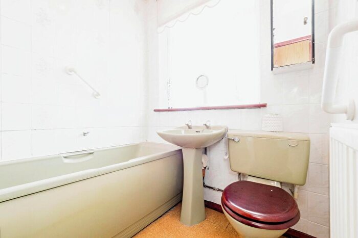 3 Bedroom End Of Terrace House For Sale In Auriel Avenue, Dagenham, Essex, RM10