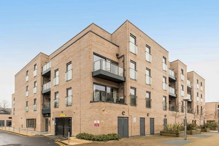 2 Bedroom Flat To Rent In Vinery Way, London, W6