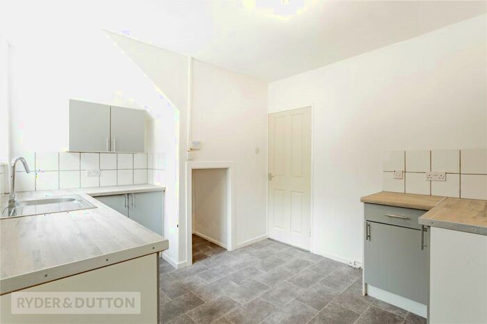 2 Bedroom Semi-Detached House For Sale In Torre Close, Middleton, Manchester, M24