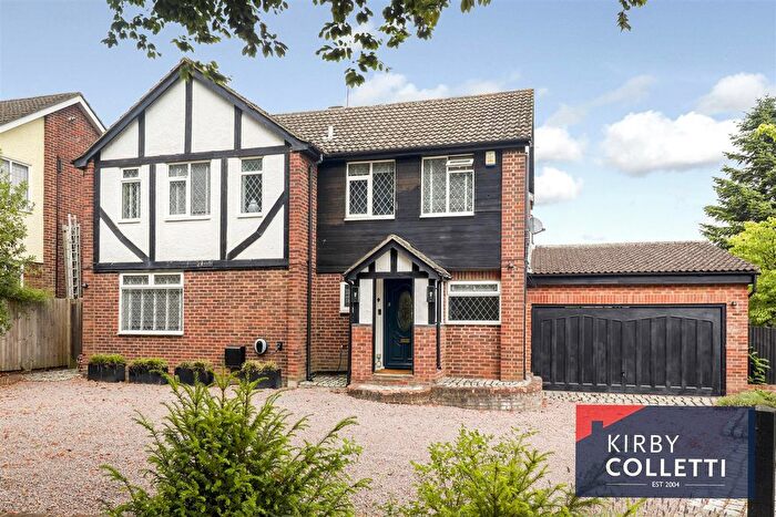 4 Bedroom Detached House For Sale In Baas Hill, Broxbourne, EN10