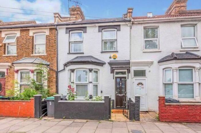 2 Bedroom Property To Rent In Trulock Road, London, N17