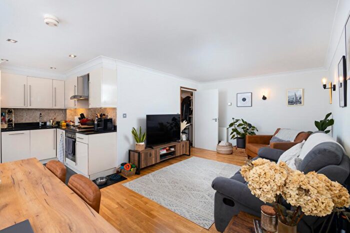 2 Bedroom Apartment To Rent In Rheidol Mews, Islington, N1