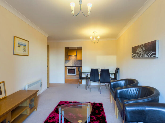 2 Bedroom Flat To Rent In Crown Heights, Alencon Link, Basingstoke, RG21