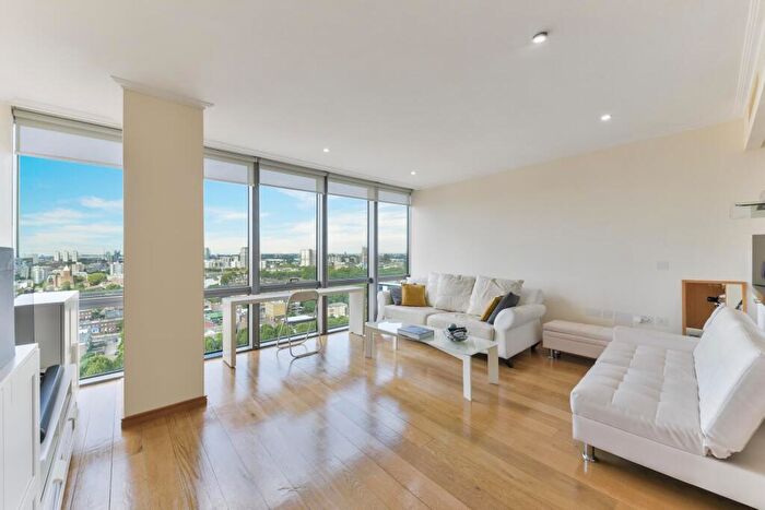 1 Bedroom Apartment To Rent In West India Quay, Hertsmere Road, Canary Wharf, London, E14